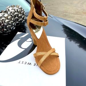 Ladies cute light gold strap around the ankle shoes